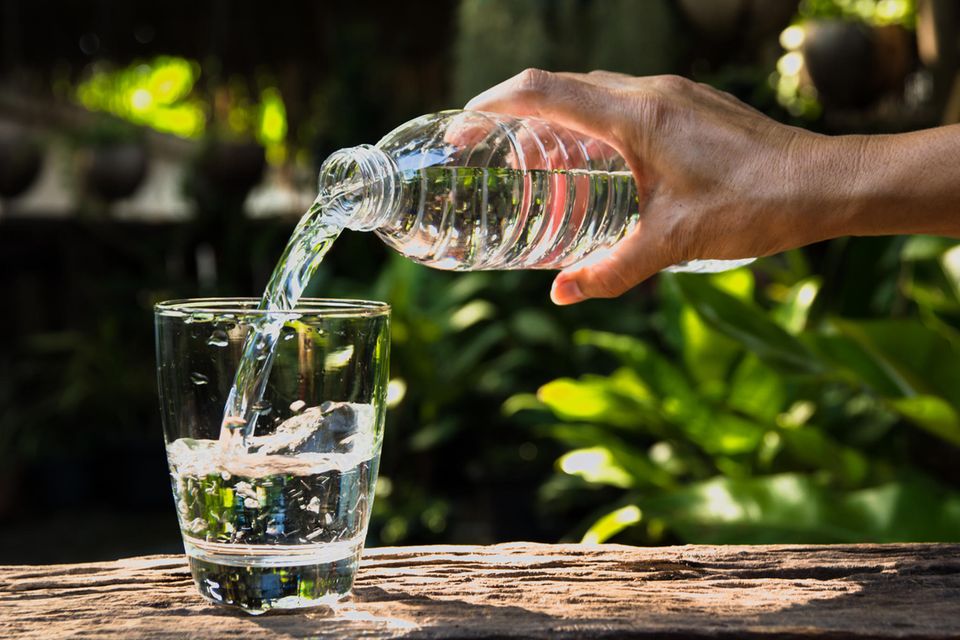 Öko-Test: Eine Flasche Wasser