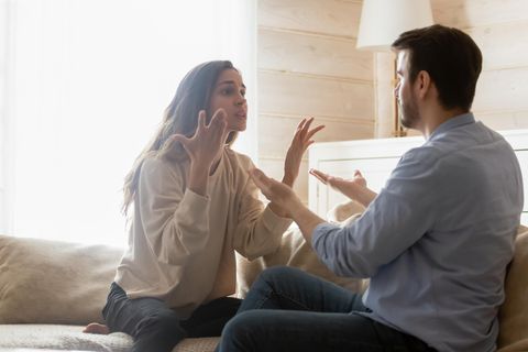 3 Kommunikationsfehler, die deiner Beziehung auf Dauer schaden können
