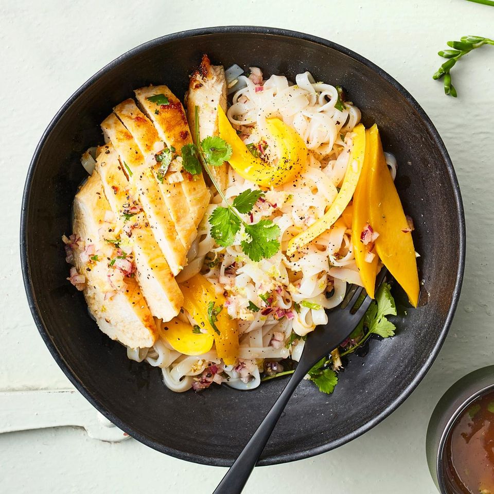 Chicken-Curry-Salat mit Glasnudeln