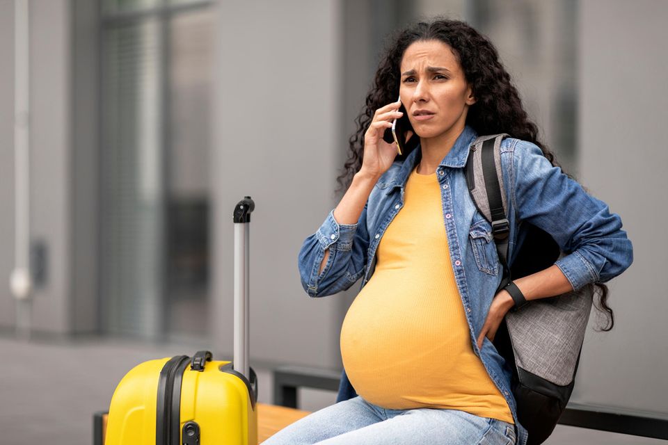 Geburt im Flugzeug: Baby kämpft sich in 10.000 Metern Höhe auf die Welt
