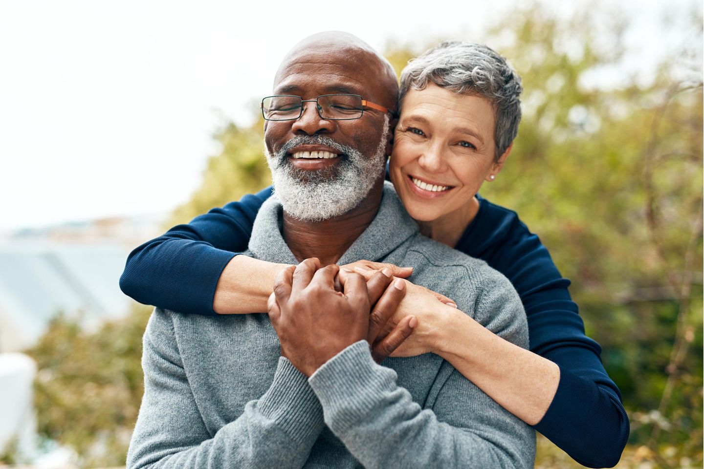 Glückliches älteres Paar: 5 Gewohnheiten von Paaren, deren Beziehungen für immer halten
