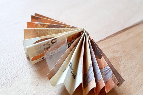 Geldscheine zur Sonne falten einfache Anleitung BRIGITTE.de