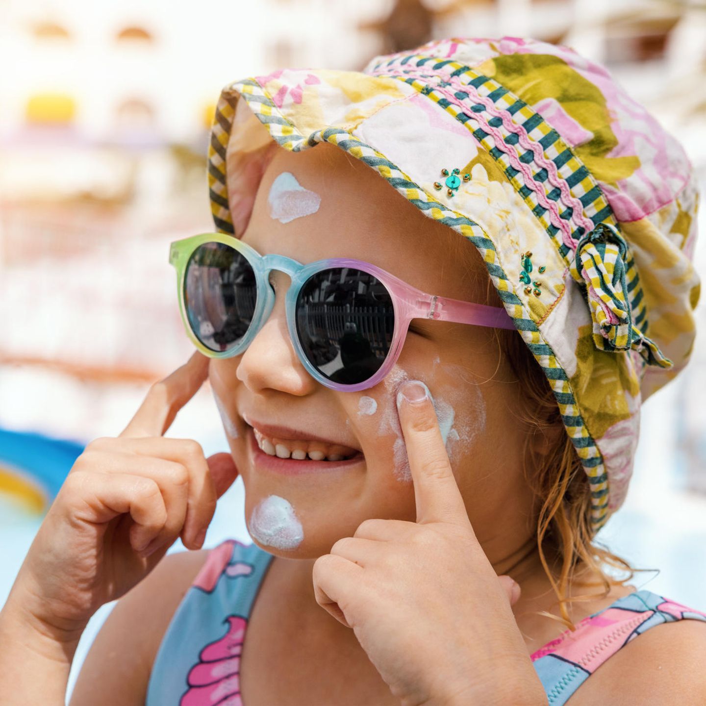 Sonnenschutz für zarte Kinderhaut - darauf solltest du achten - Naturkind  Magazin