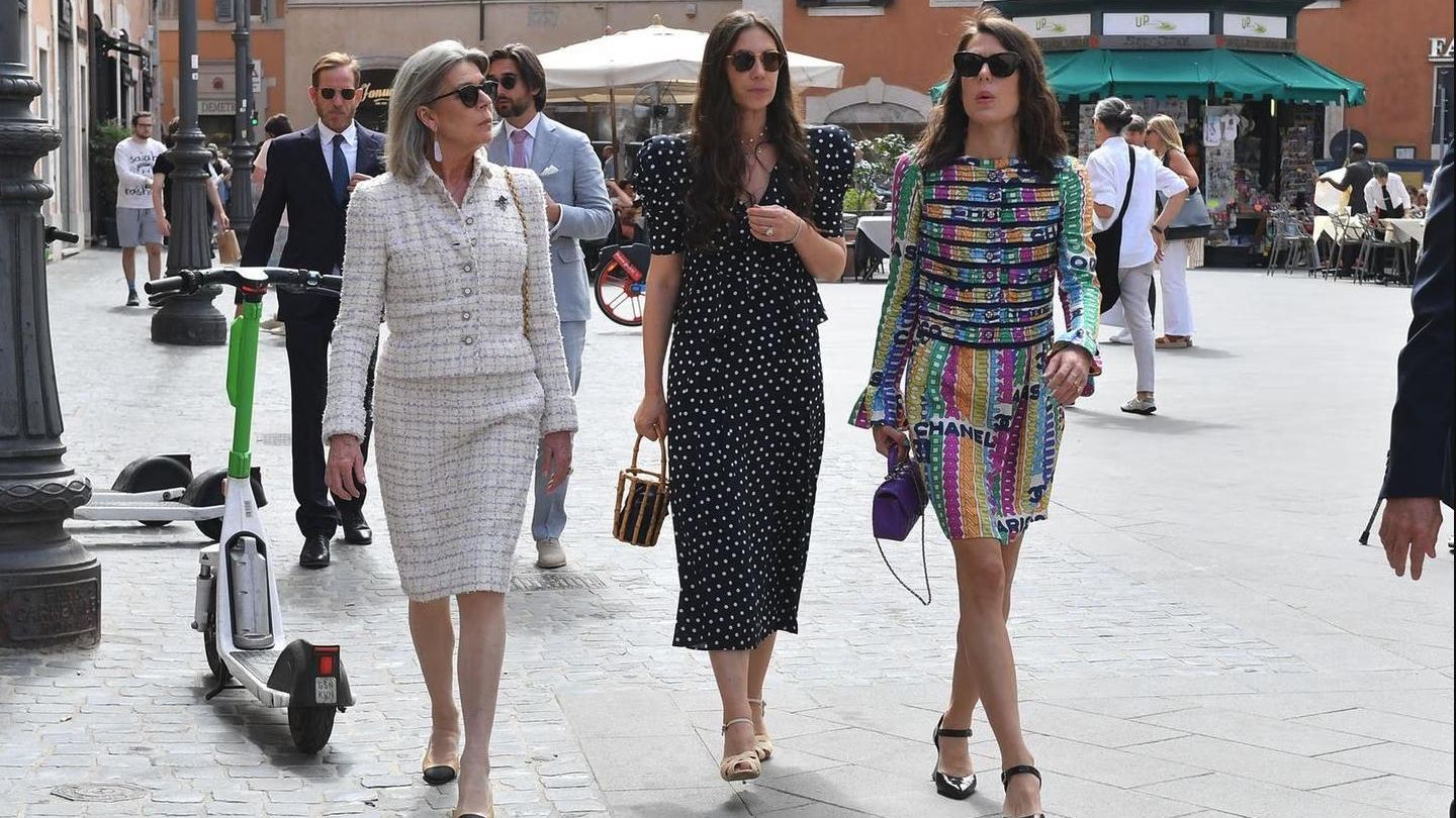 Gleiches Outfit der Royals: Gleicher Look, andere Royal: Die schönsten Zwillingsmomente von Caroline, Kate + Co.