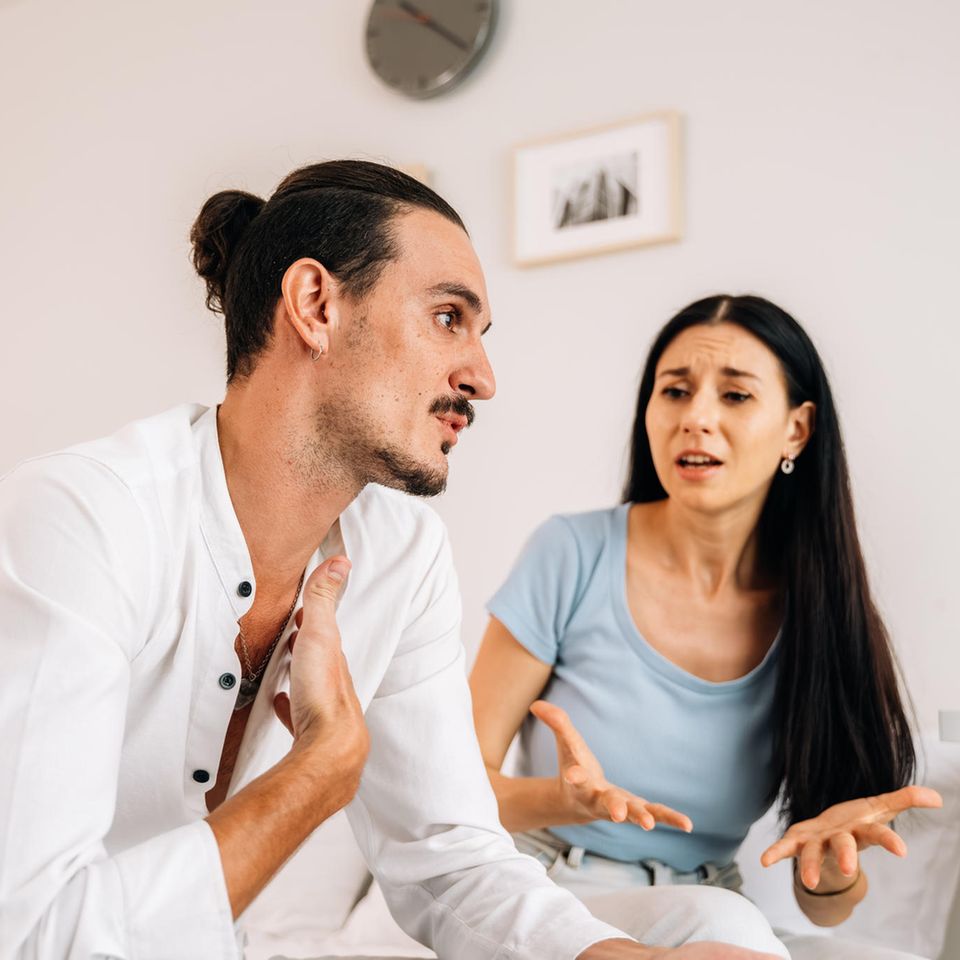 Narcissism in the relationship: couple sitting on the sofa and arguing