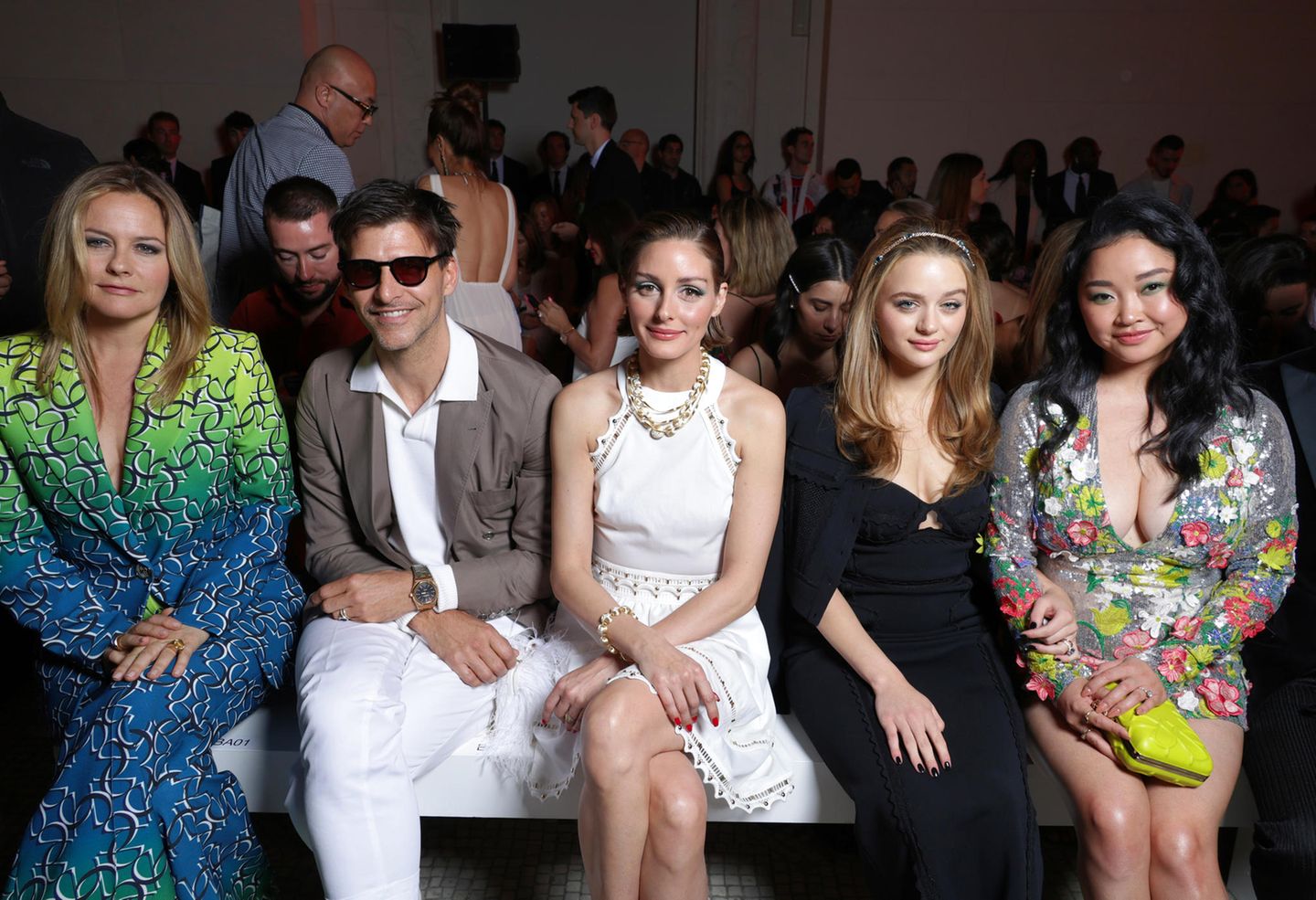 Style-Quintett bei Elie Saab: Alicia Silverstone, Johannes Huebl, Olivia Palermo, Joey King und Lana Condor sitzen bei der Haute-Couture-Schau des Glamour-Labels gemeinsam in der Front Row.