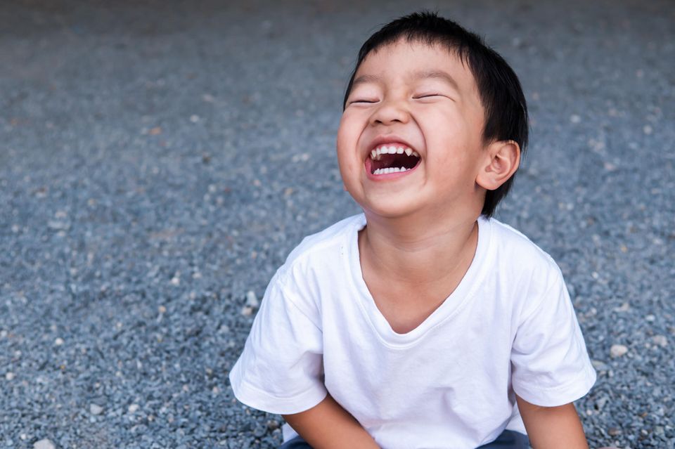 Kindersprüche: Lachender Junge