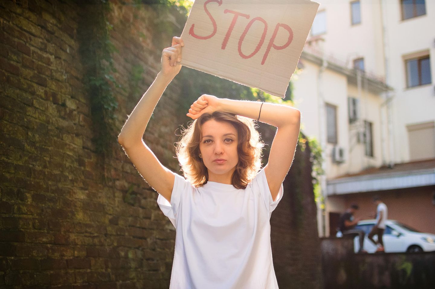 Zivilcourage: Wie du Menschen hilfst, die auf der Straße belästigt werden