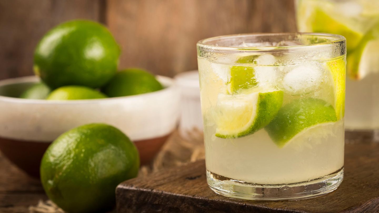 Caipirinha-Bowle: Das ist der beliebteste Sommercocktail auf CHEFKOCH