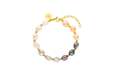 Sommerliche Perlen, aneinandergereiht mit Farbverlauf, lassen unsere Mood wie die Temperaturen noch oben klettern. Pearly Armband von Purelei, um 40 Euro.