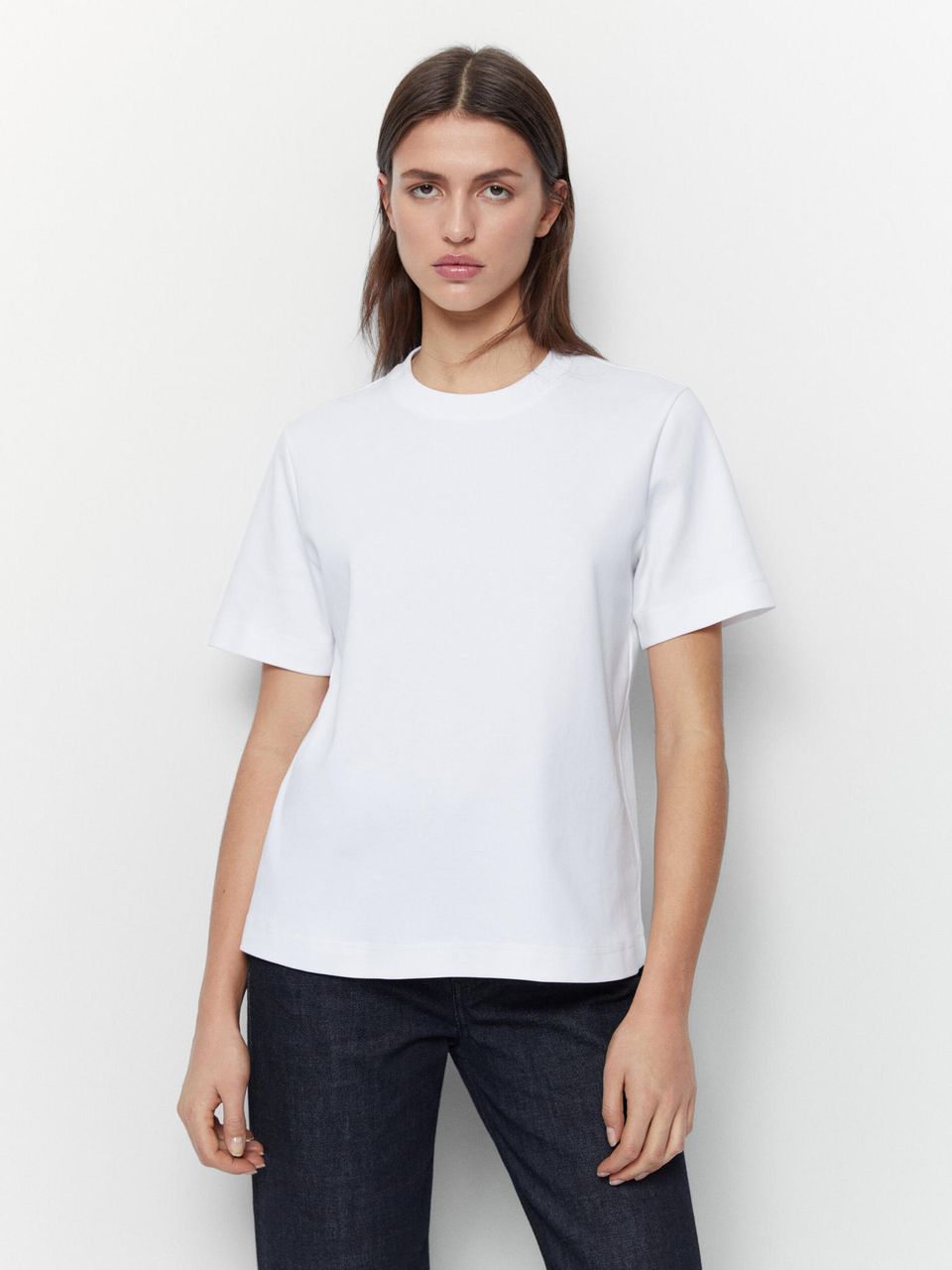 Weiße T-Shirts eine große Liebe? Erst seitdem Moderedakteurin Julika dieses Modell von Massimo Dutti im Schrank hat. 