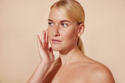 Laut Expertin hilft Face-Yoga bei Hautproblemen. 