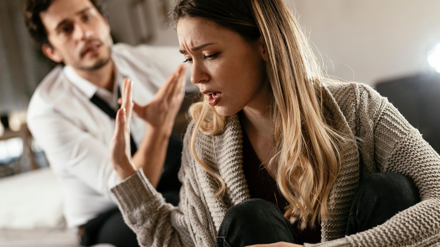 Laut Harvard-Professor: 5 Sätze, mit denen du das Ende deiner Beziehung