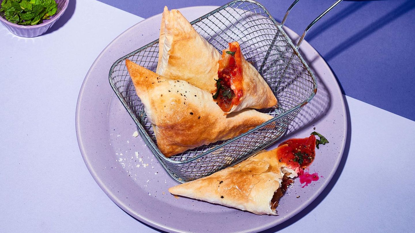 Samosas mit Tomaten-Johannisbeer-Chutney | BRIGITTE.de