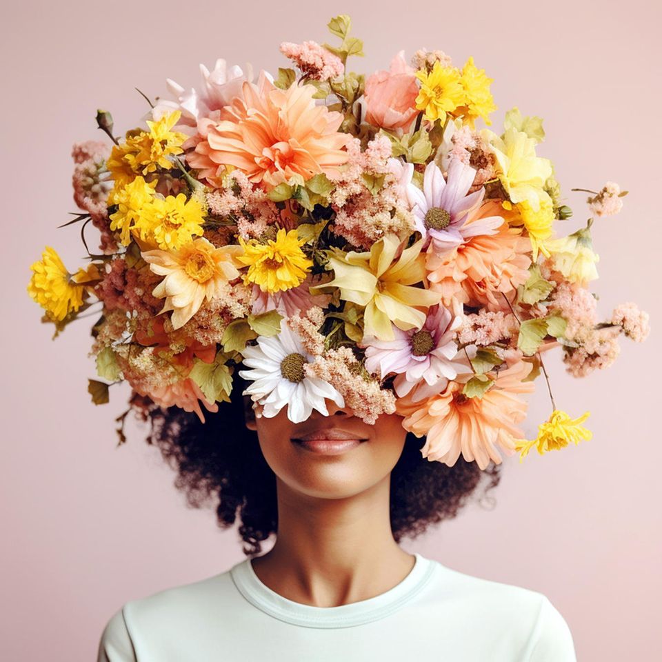 Manifestieren mit positiven Gedanken - Frauenkopf im Blumenstrauß