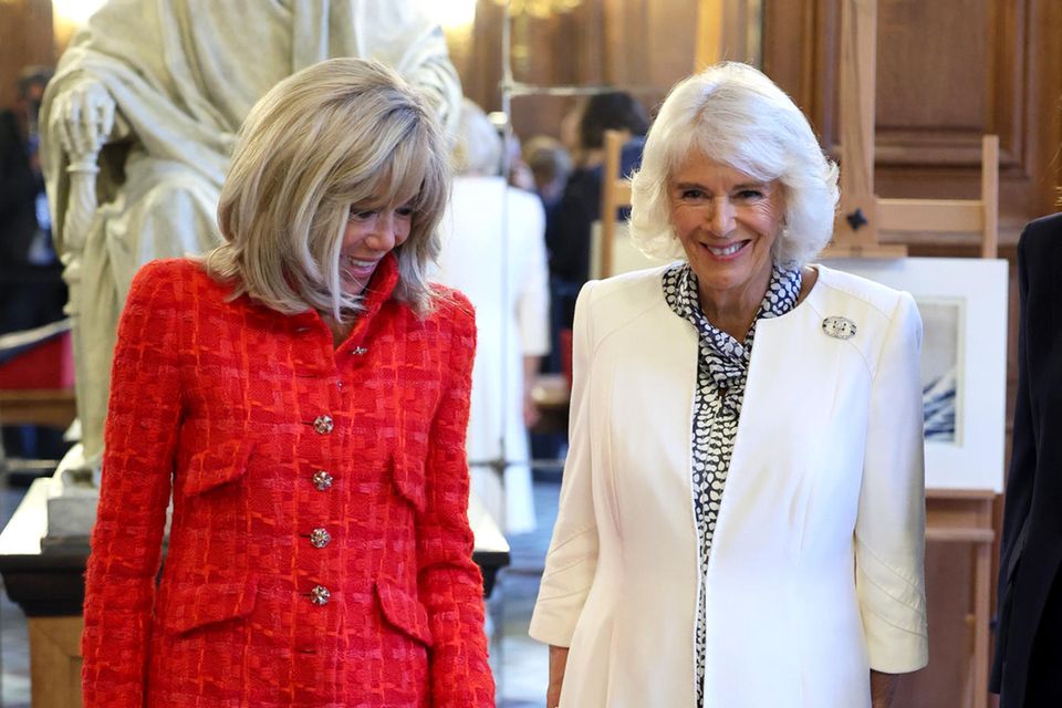 Königin Camilla und Brigitte Macron in der BNF