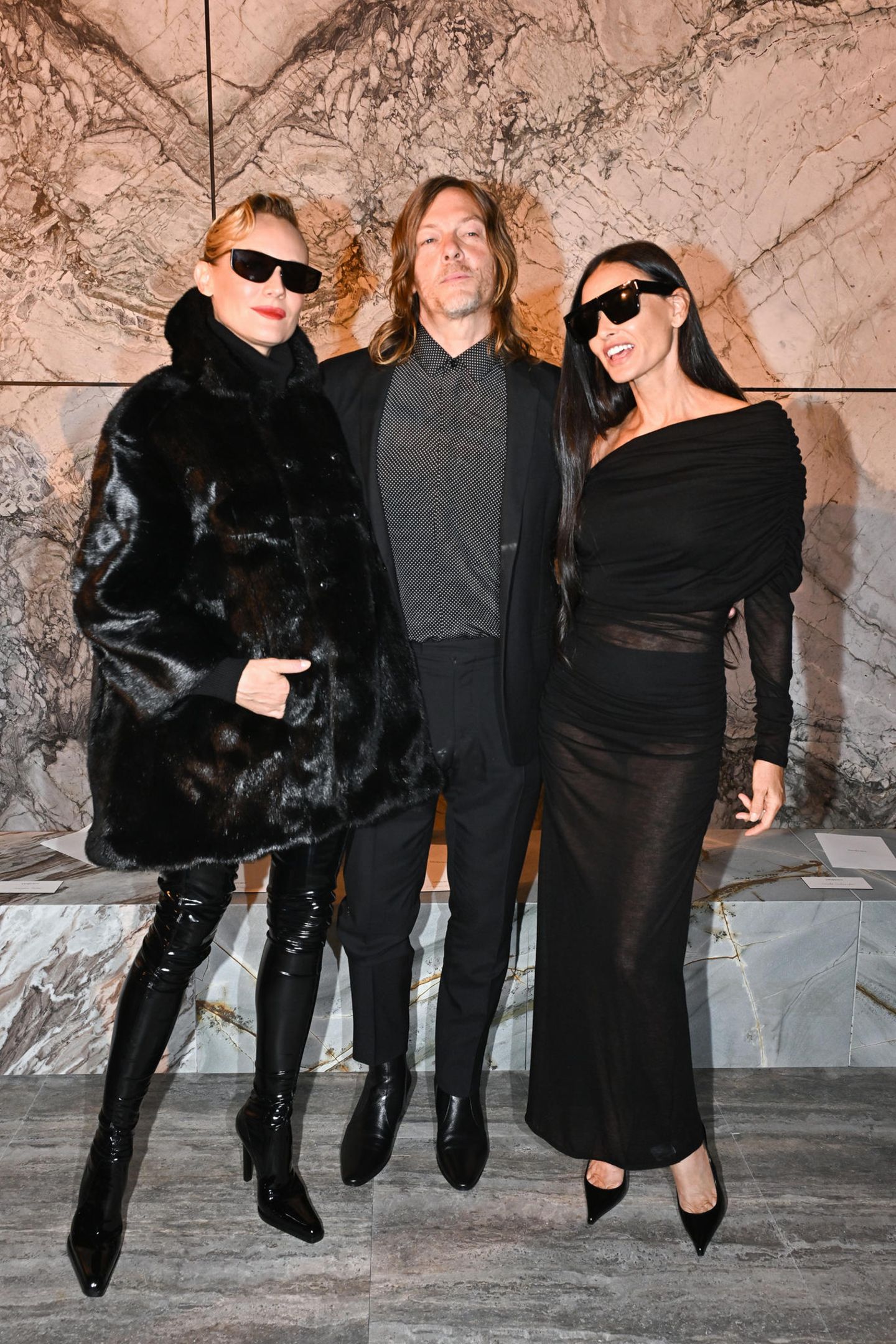 Style-Trio in Schwarz: Diane Kruger, Norman Reedus und Demi Moore gehören ebenfalls zu den Stargästen der Show von Saint Laurent.