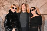 Style-Trio in Schwarz: Diane Kruger, Norman Reedus und Demi Moore gehören ebenfalls zu den Stargästen der Show von Saint Laurent.