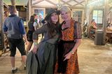 O´zapft is heißt es auch für Simone Thomalla. In einem dunkelgrünen Dirndl mit passendem Hut besucht die Schauspielerin gemeinsam mit einer Freundin das diesjährige Oktoberfest in München.