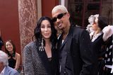 Liebescomeback in Paris: Cher zeigt sich mit Alexander Edwards auch in der Valentino-Front-Row wieder ganz innig, wie Tage vorher schon beim Balmain.
