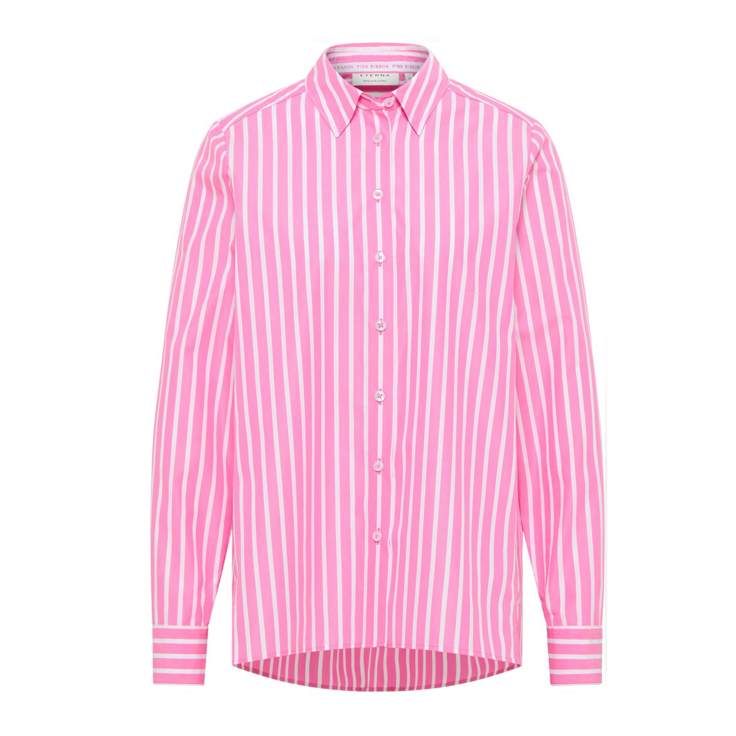 Zum zweiten Mal hat Eterna eine Bluse entworfen, mit deren Verkauf sie die Brustkrebsinitiative Pink Ribbon Deutschland unterstützt. Vier Kampagnengesichter, alle Brustkrebspatientinnen, geben auf der Website zusätzlich wertvolle Tipps zum Abtasten der Brust, zur Früherkennung von Brustkrebs und lassen auch in ihre individuellen Geschichten blicken. Die Bluse ist für etwa 90 Euro über Eterna erhältlich. 
