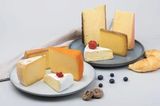 Weil ich von Käse einfach nie genug bekomme, habe ich mir ein Käse-Abo zugelegt. Wie? Das Schweizer Unternehmen "Cheezy" versendet je nach Budget und Geschmack Abos, die man ganz flexibel variieren kann – Einzellieferungen sind ebenfalls möglich. Cheezy greift auf ein Netzwerk mit fast 4000 mooh-Milchbauern und Käsereien zurück. Besonders schön: Die Gewinne gehen ganz vollumfänglich zurück zu den mooh-Milchbauern. Cheezy Käse-Abo oder Einzelpakete, ab ca. 33 Euro. Jessica, Mode- und Beauty-Redakteurin