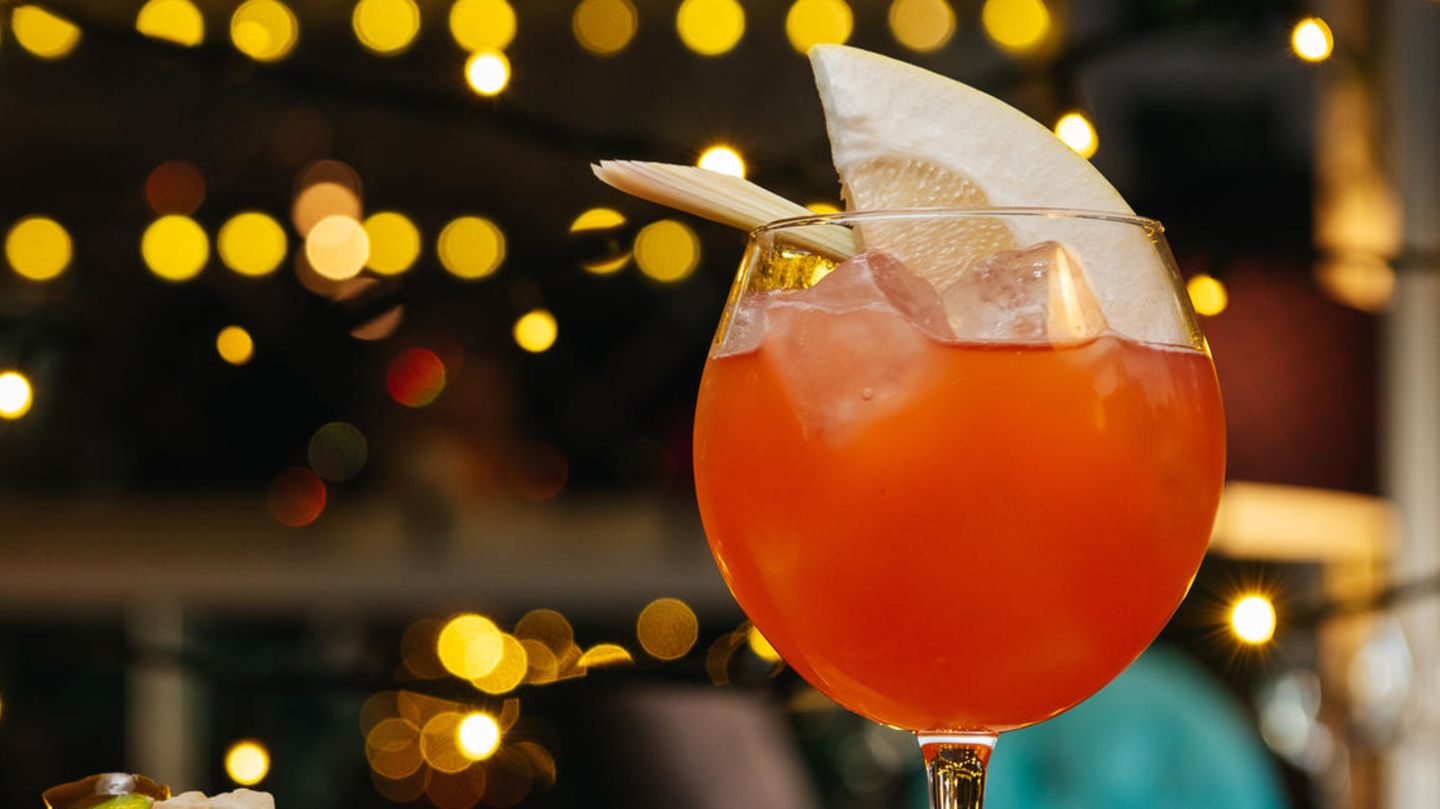 Aper-Fall-Spritz-Mit-dieser-Geheimzutat-wird-Aperol-zum-perfekten-Herbstgetr-nk