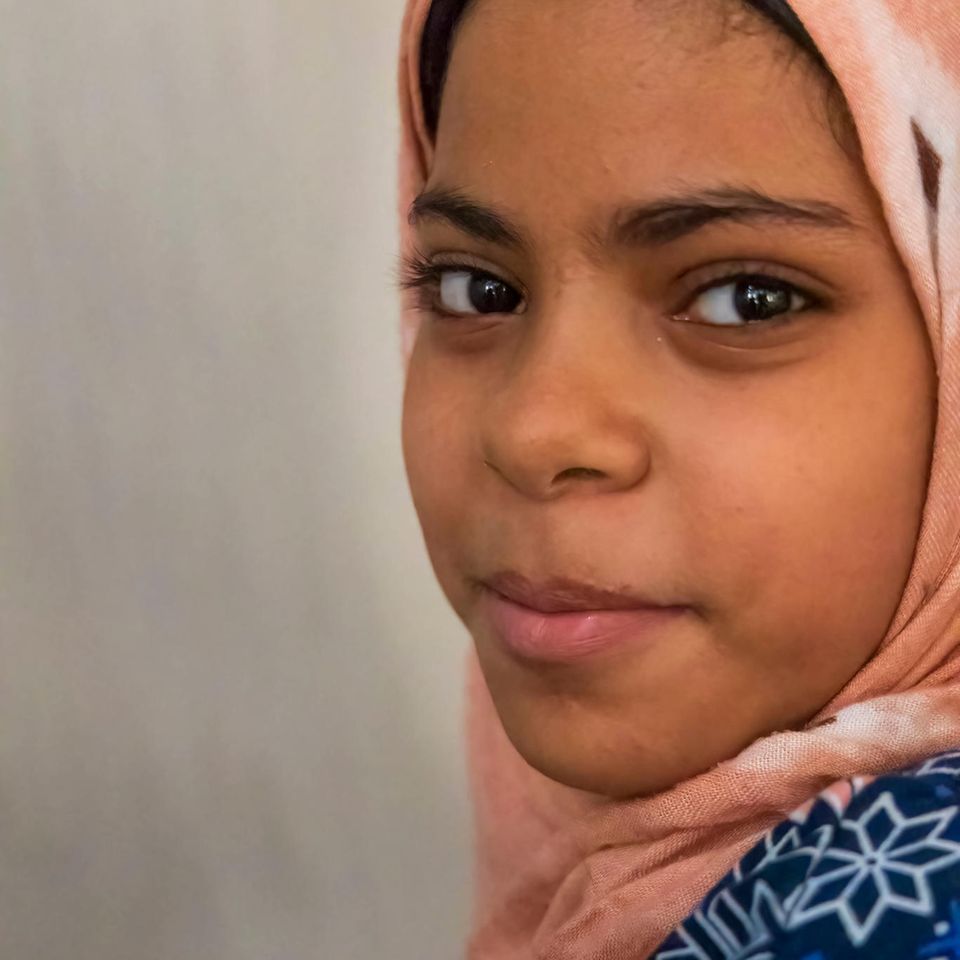Ägypten: Mädchen in einer Handweberei für Teppiche