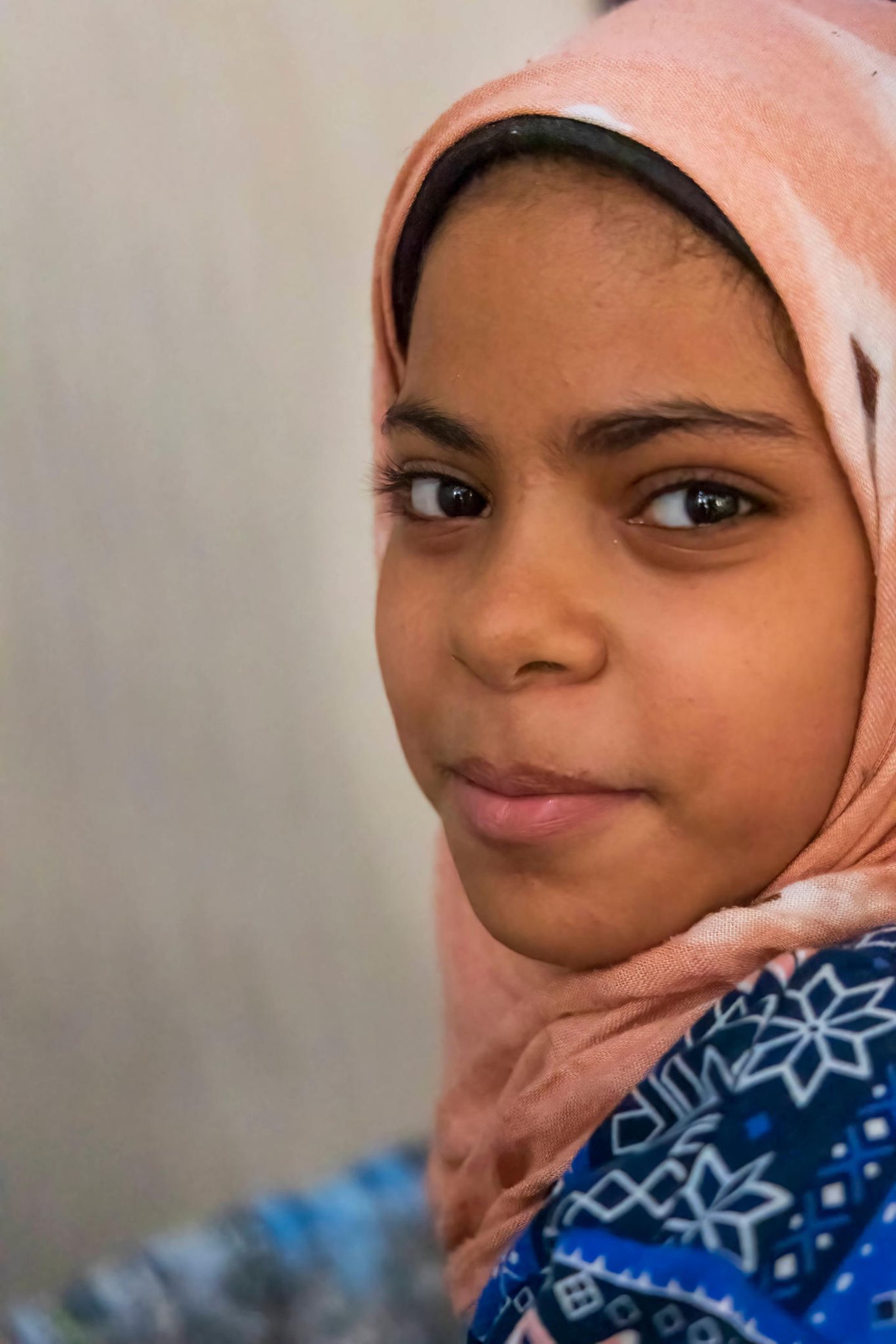 Ägypten: Mädchen in einer Handweberei für Teppiche