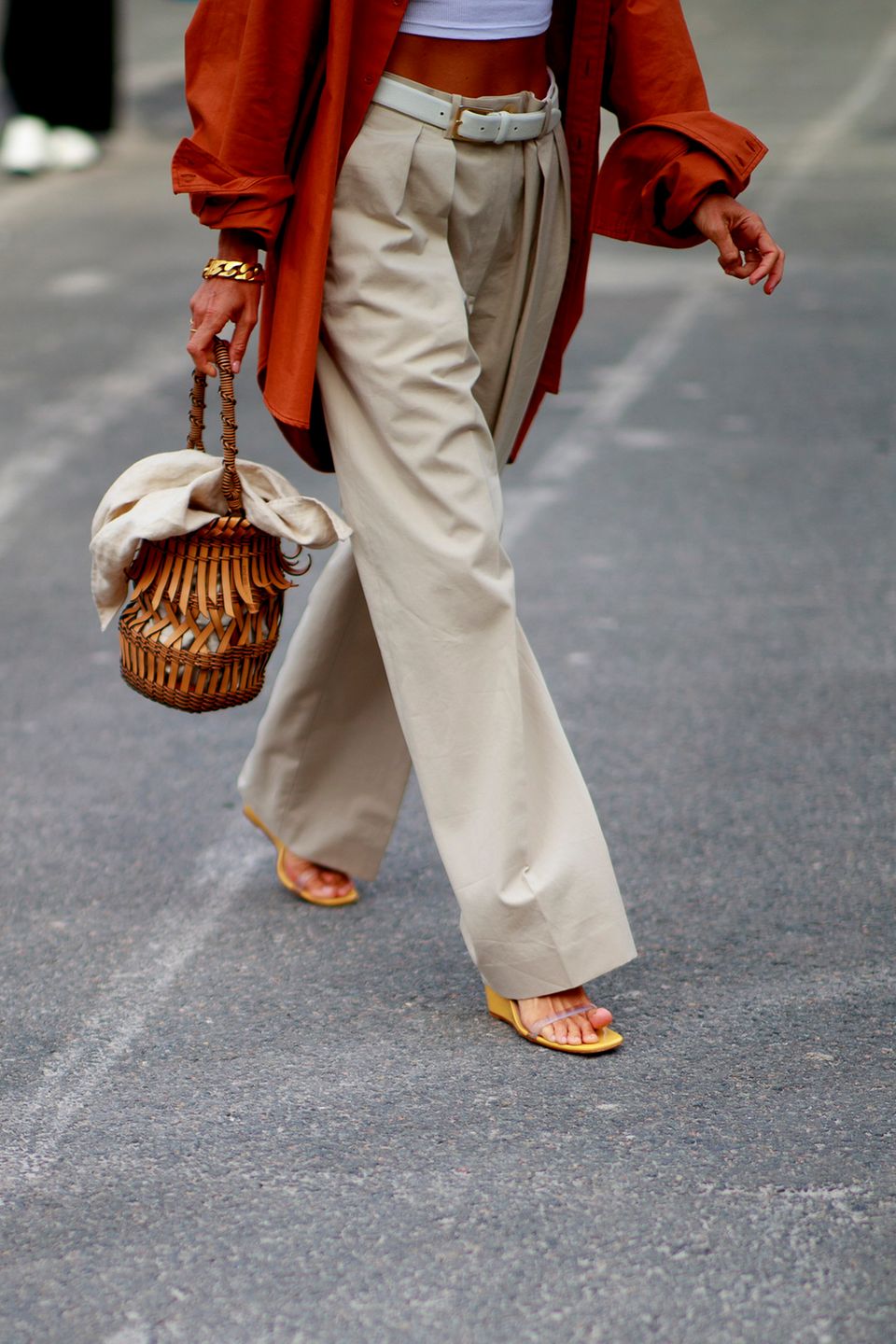 Bundfaltenhosen sind elegant, passen gut zu Blazern und Blusen und sind sehr bequem. 