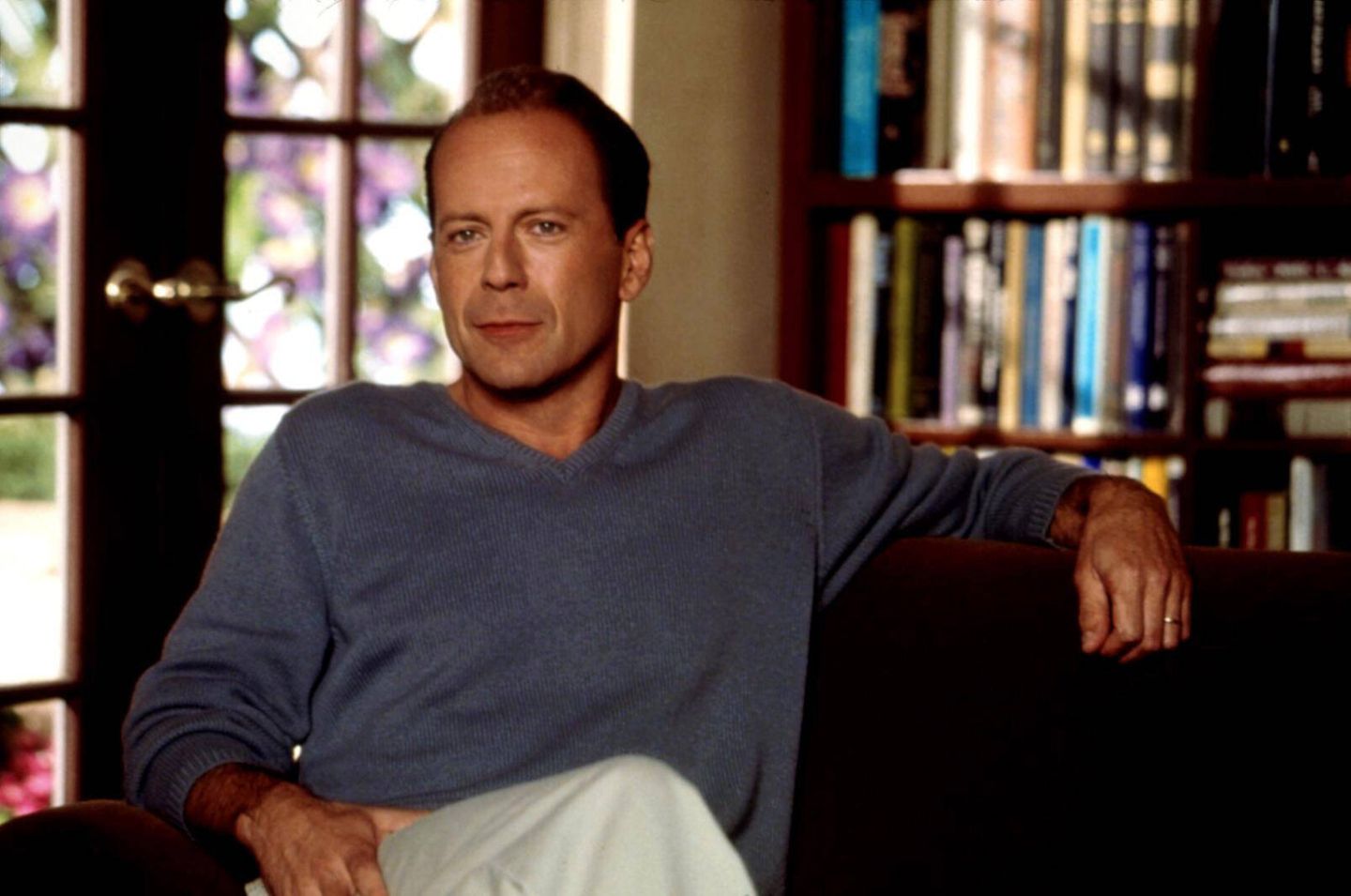 Bruce Willis in einem Film-Set, vermutlich in den 90er Jahren