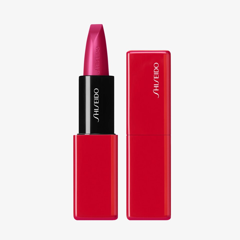 "Fuchsia Flux" heißt die Nuance des Technosatin Gel Lipstick von Shiseido, die einem Zwilling gut stehen kann. Ob zu blondem, braunem oder rotem Haar: Das knallige Pink unterstützt die aufgeweckten und fröhlichen Luftzeichen farblich auf besonders schmeichelnde Art. Kostenpunkt: etwa 34 Euro. 