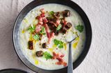 Blumenkohl-Cremesuppe mit Speck und Croutons