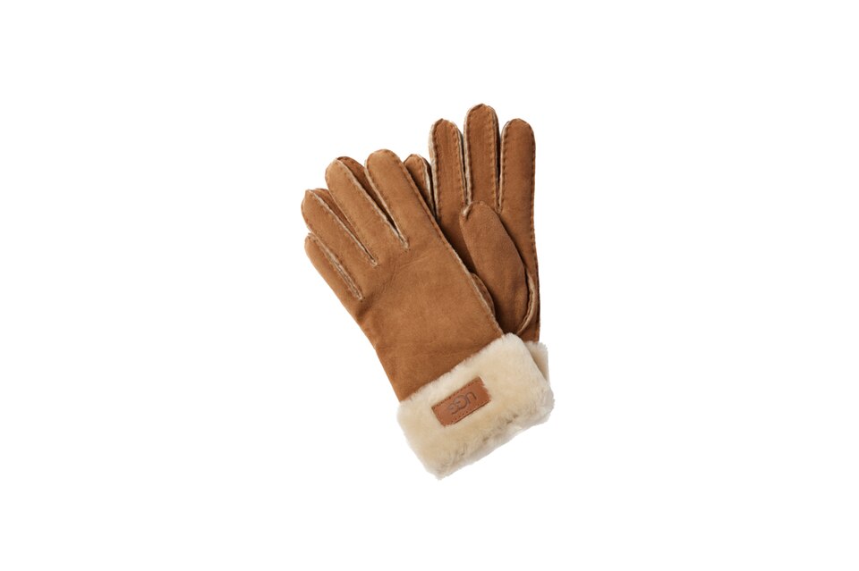 Für Frostbeulen sind diese Lammfell-Handschuhe von UGG genau die richtige Wahl. Um 165 Euro. 