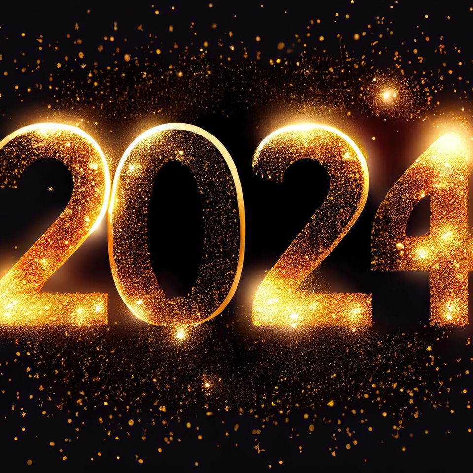 Jahreshoroskop 2024: Die Zahl 2024 in Gold auf schwarzem Hintergrund
