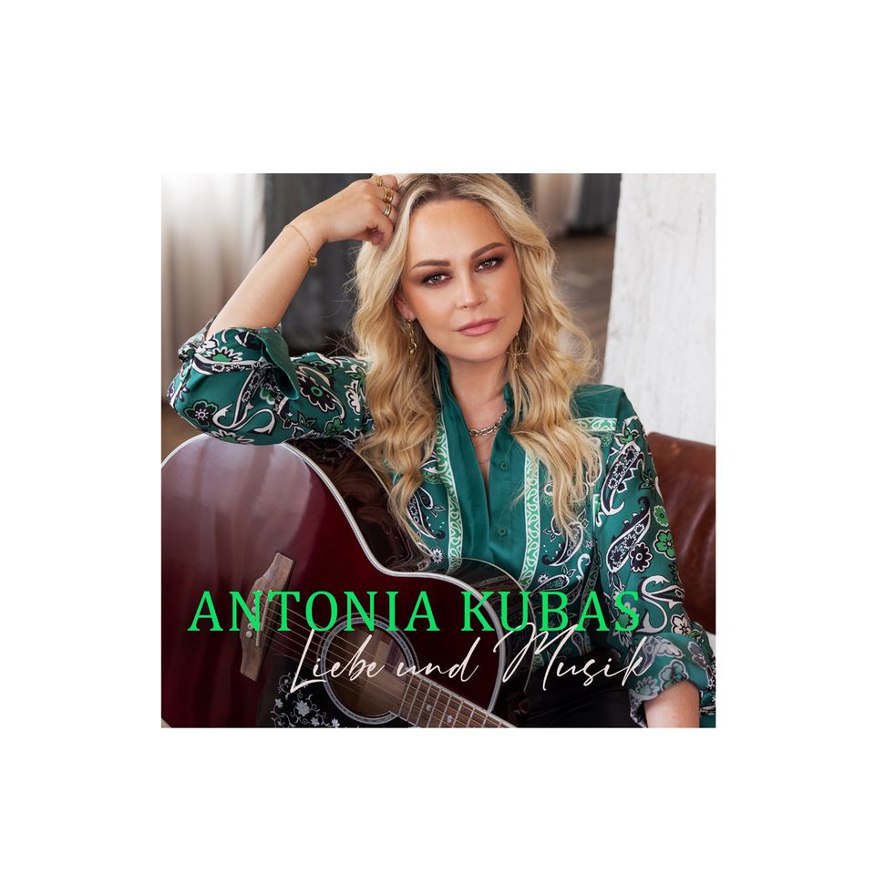 Besinnlich wird es erst mit der richtigen Musik: Mit den Popschlagern von Antonia Kubas wird es warm ums Herz – ihre EP "Liebe und Musik" ist das perfekte Geschenk für schöne Stunden.