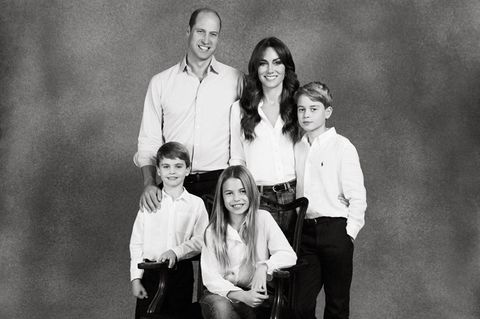 Familienporträt: Prince William und Catherine, Princess of Wales mit Kindern
