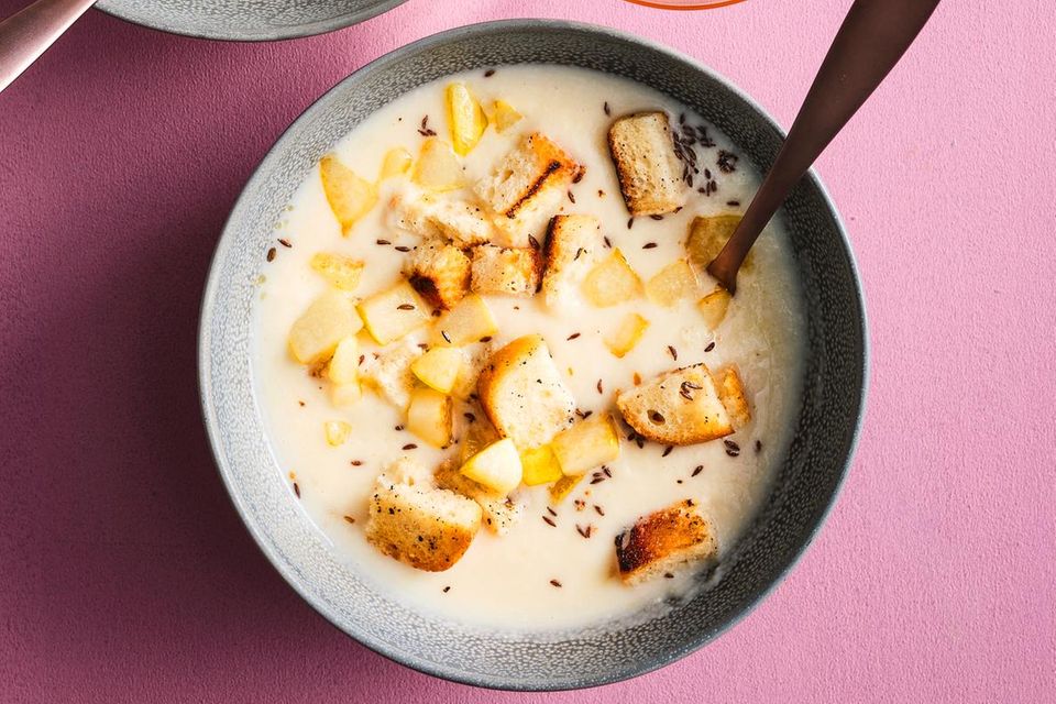 Steckrüben-Ingwer-Suppe mit Lammfilet | BRIGITTE.de