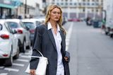 Chloe Lecareux erobert die Straßen von Paris im oversized Business-Look.