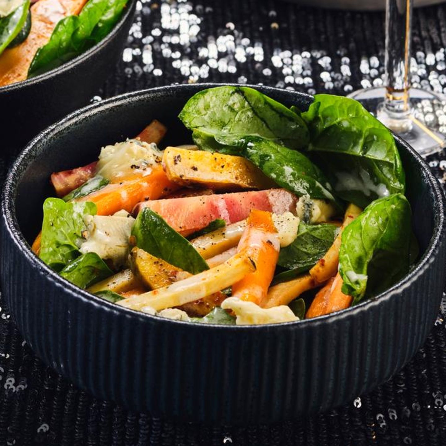 Wurzelgemüse-Salat mit Blue-Cheese-Dressing