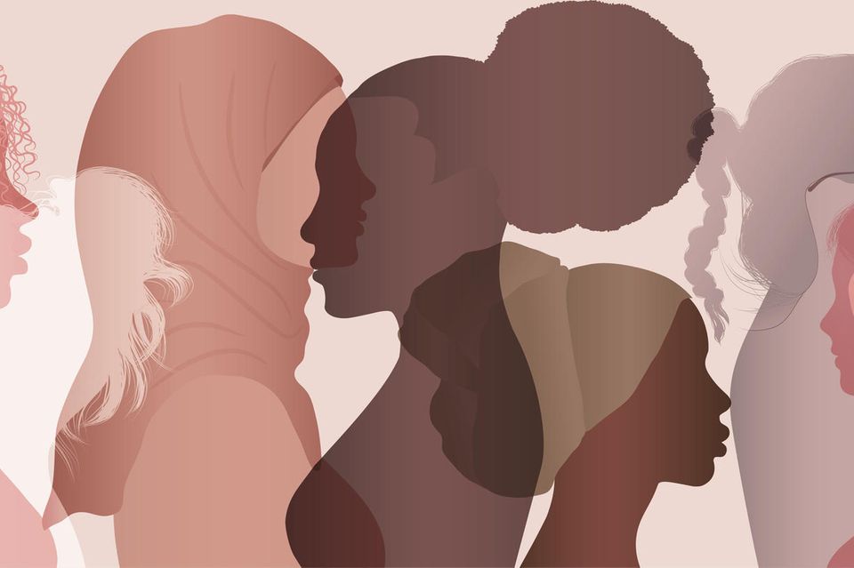 Mehrere gezeichnete Frauensilhouetten im Profil