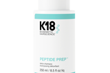 Reinigt gründlich: "Peptide Prep Detox Shampoo“ von K18 mit Tonerde für 44 Euro.