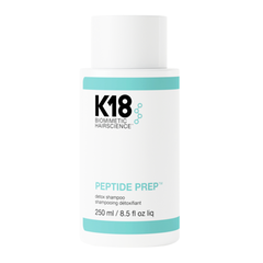 Reinigt gründlich: "Peptide Prep Detox Shampoo“ von K18 mit Tonerde für 44 Euro.