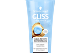 Mit Panthenol: "Gliss Aqua Revive Schwerelos Volumen Shampoo“ von Schwarzkopf für 3 Euro.