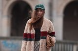 Komfort und Mode schließen sich nicht aus, das beweist Dariia Prokopovych abseits der Fashion Week in Jogginghose von Gucci, Fell-Boots von UGG, einer Cap von Ralph Lauren und einer warmen Fake-Fur-Jacke. 
