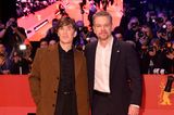 Und noch mehr Stars auf dem Red Carpet: Cillian Murphy und Matt Damon bringen mit ihren schwarzen Anzug-Looks lässige Coolness in den Berlinale Palast.
