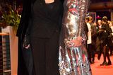 Als gut gelauntes Glamour-Duo in Schwarz und Silber zeigen sich Veronica Ferres und Jessica Schwarz bei der Berlinale-Eröffnung.