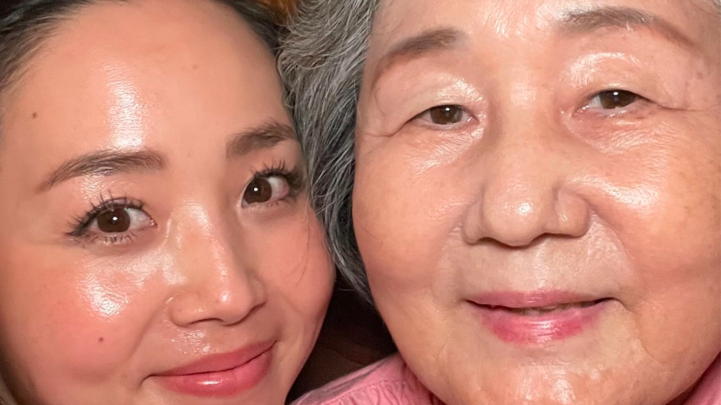 Skincare-Abendroutine-Diese-80-j-hrige-Oma-verwendet-daf-r-nur-ein-Produkt