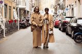 Dieses Style-Duo bezaubert auf den Straßen von Mailand in sandfarbenen Frühjahrsoutfits.