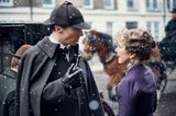 Mrs Hudson und Sherlock Holmes unterhalten sich